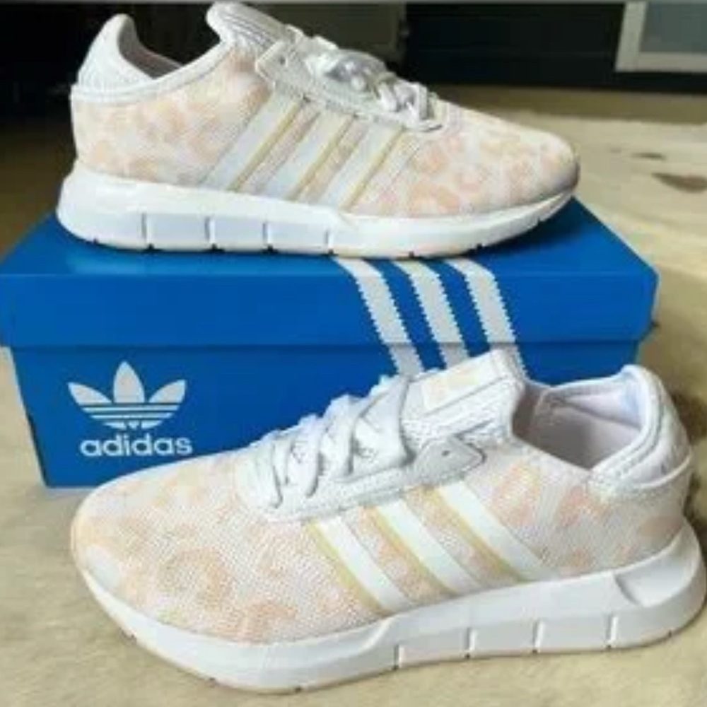 Adidas Women's Swift Run Leopard Print in cream NEW size 7.5